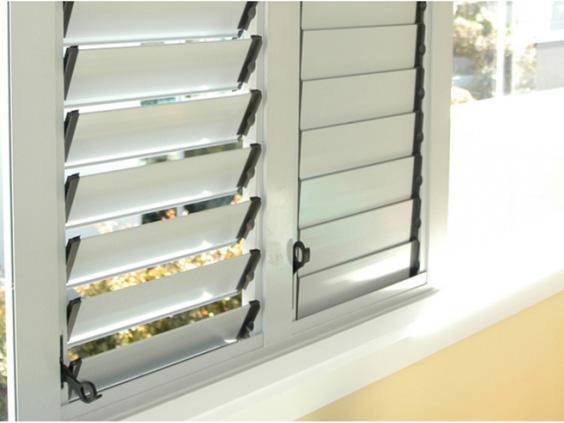 http://staluminumprofile.fr/products/2-1-7-extruded-aluminum-louvres_02.jpg
