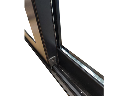Fenêtre coulissante aluminium, avec barres de renfort en aluminium